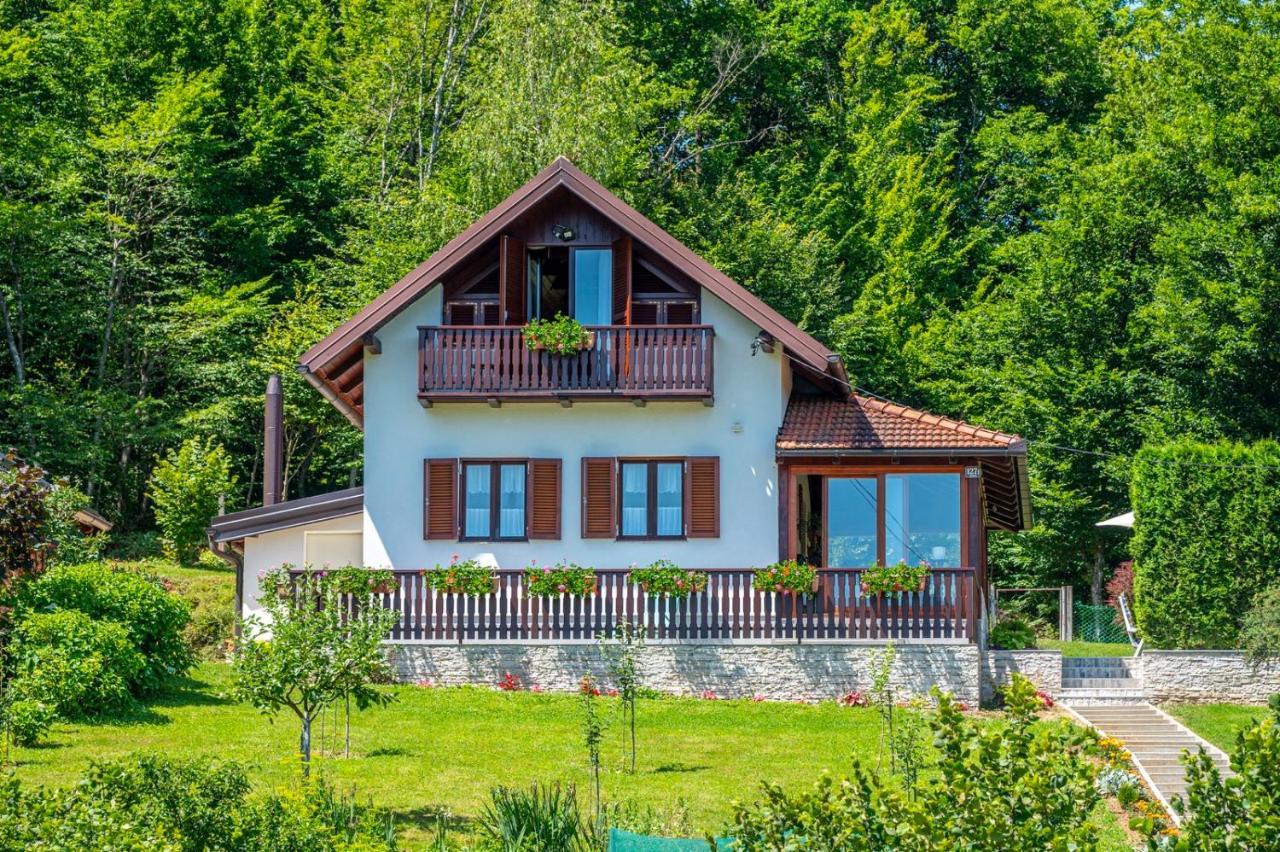 Holiday Home Mare Near River Карловаць Екстер'єр фото