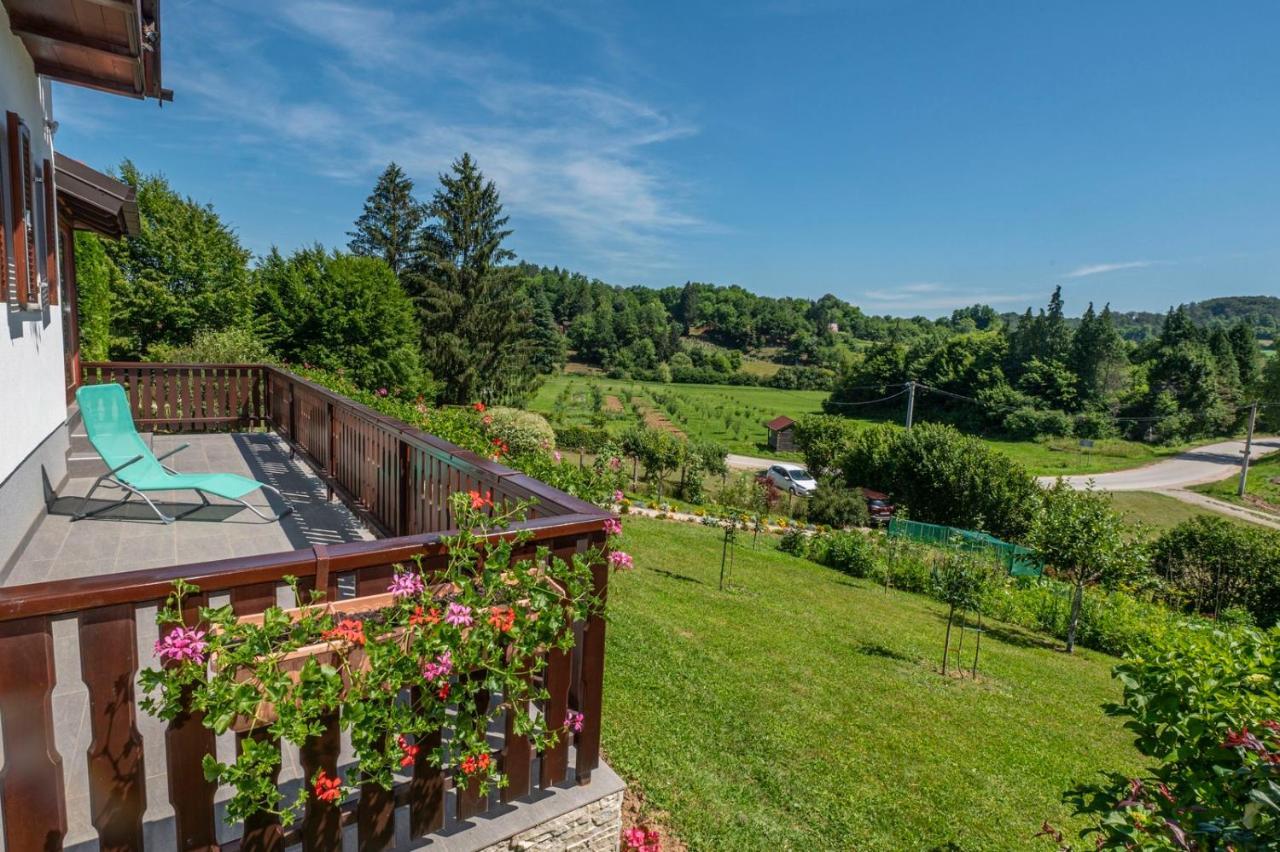 Holiday Home Mare Near River Карловаць Екстер'єр фото