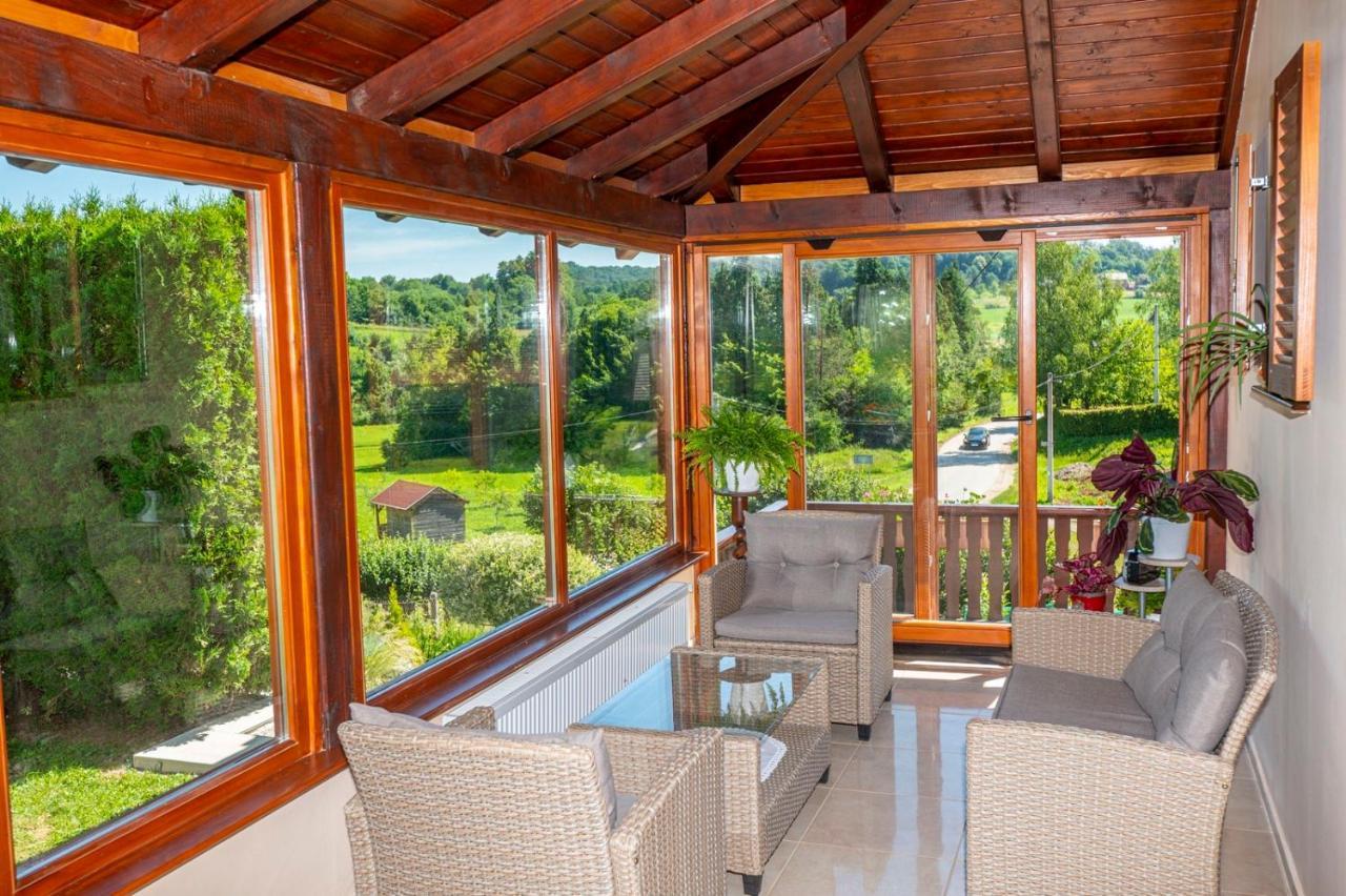 Holiday Home Mare Near River Карловаць Екстер'єр фото