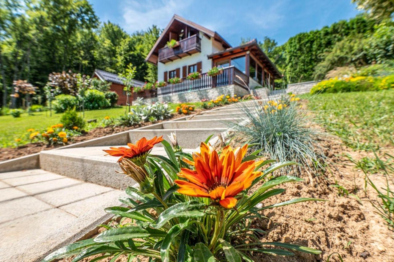 Holiday Home Mare Near River Карловаць Екстер'єр фото