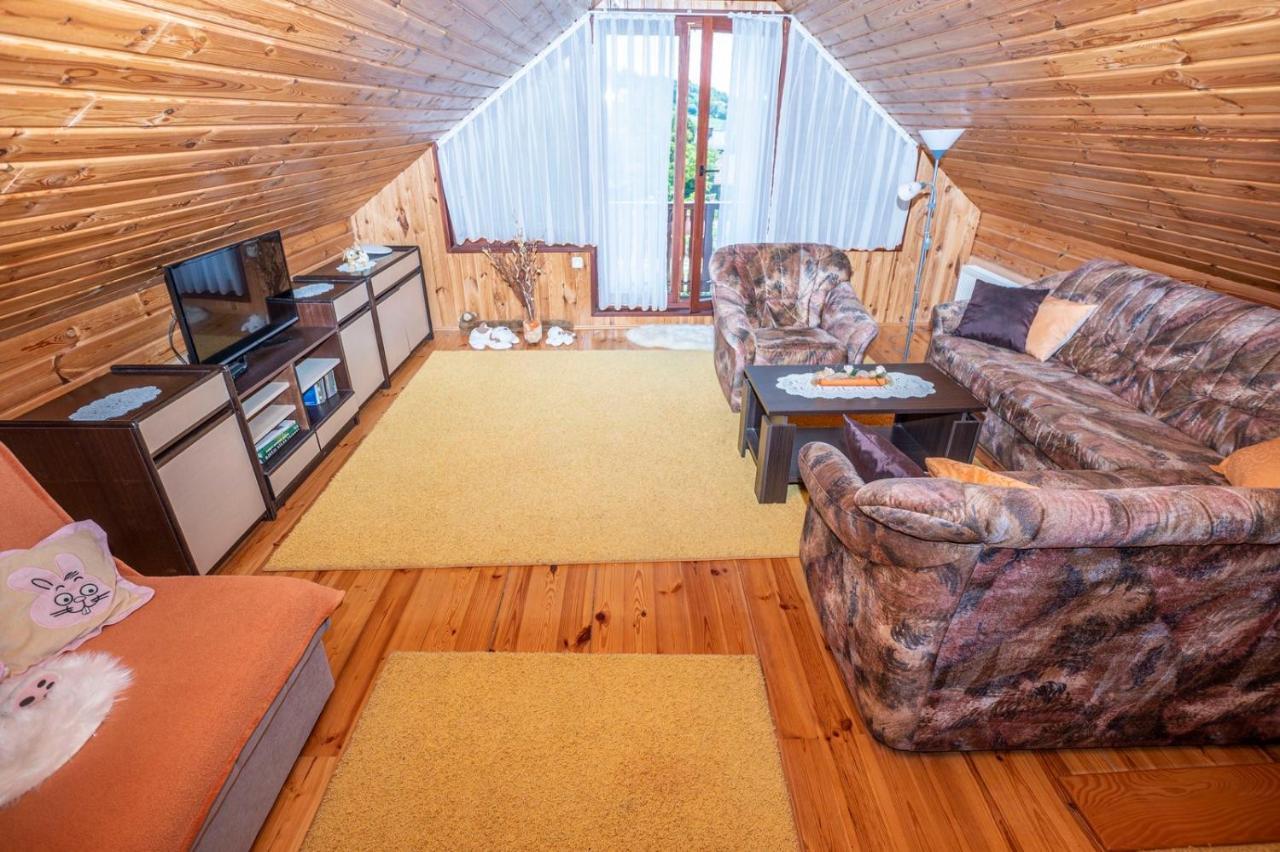 Holiday Home Mare Near River Карловаць Екстер'єр фото