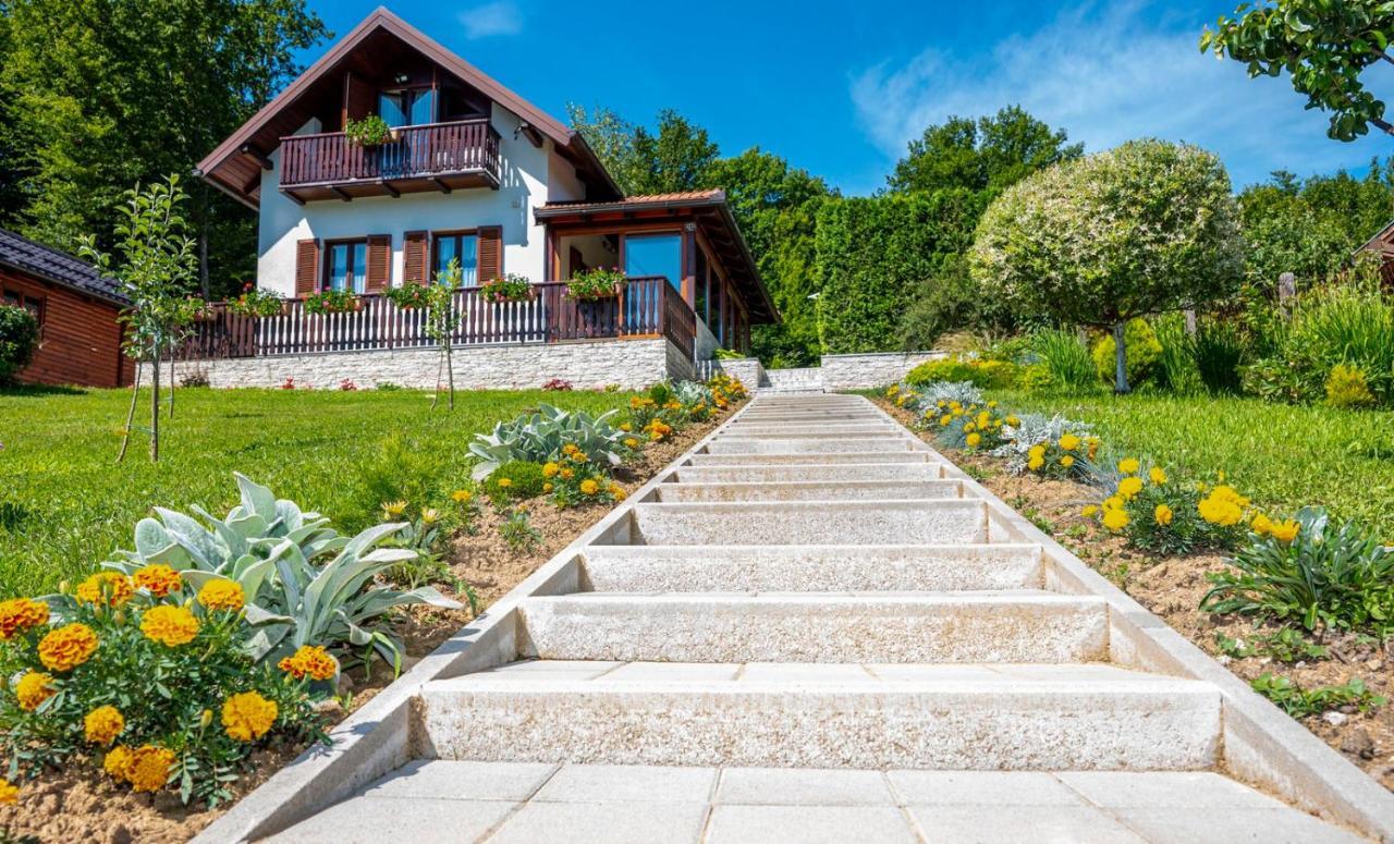 Holiday Home Mare Near River Карловаць Екстер'єр фото